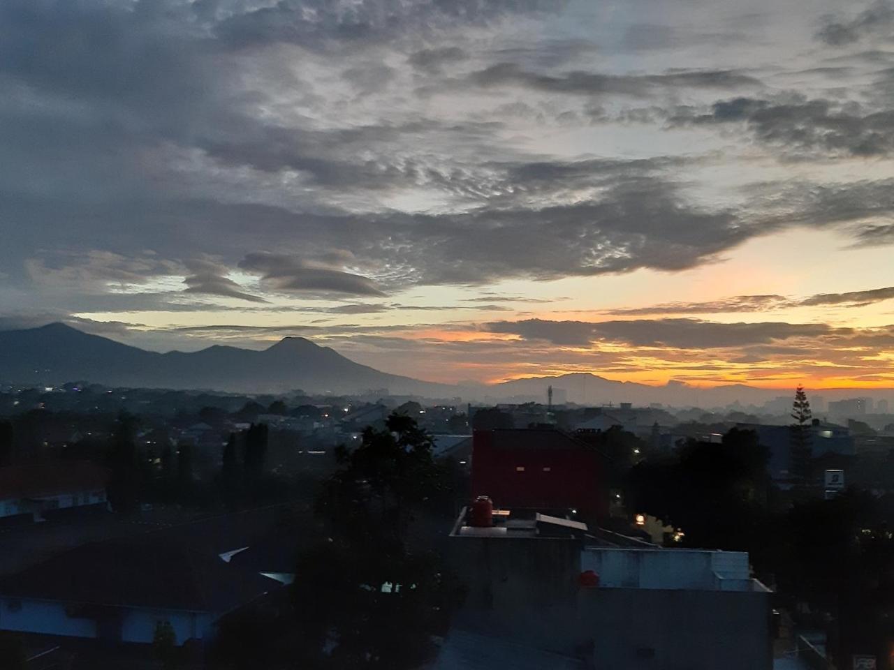 Temmu Co-Living Hostel Bandung Ngoại thất bức ảnh