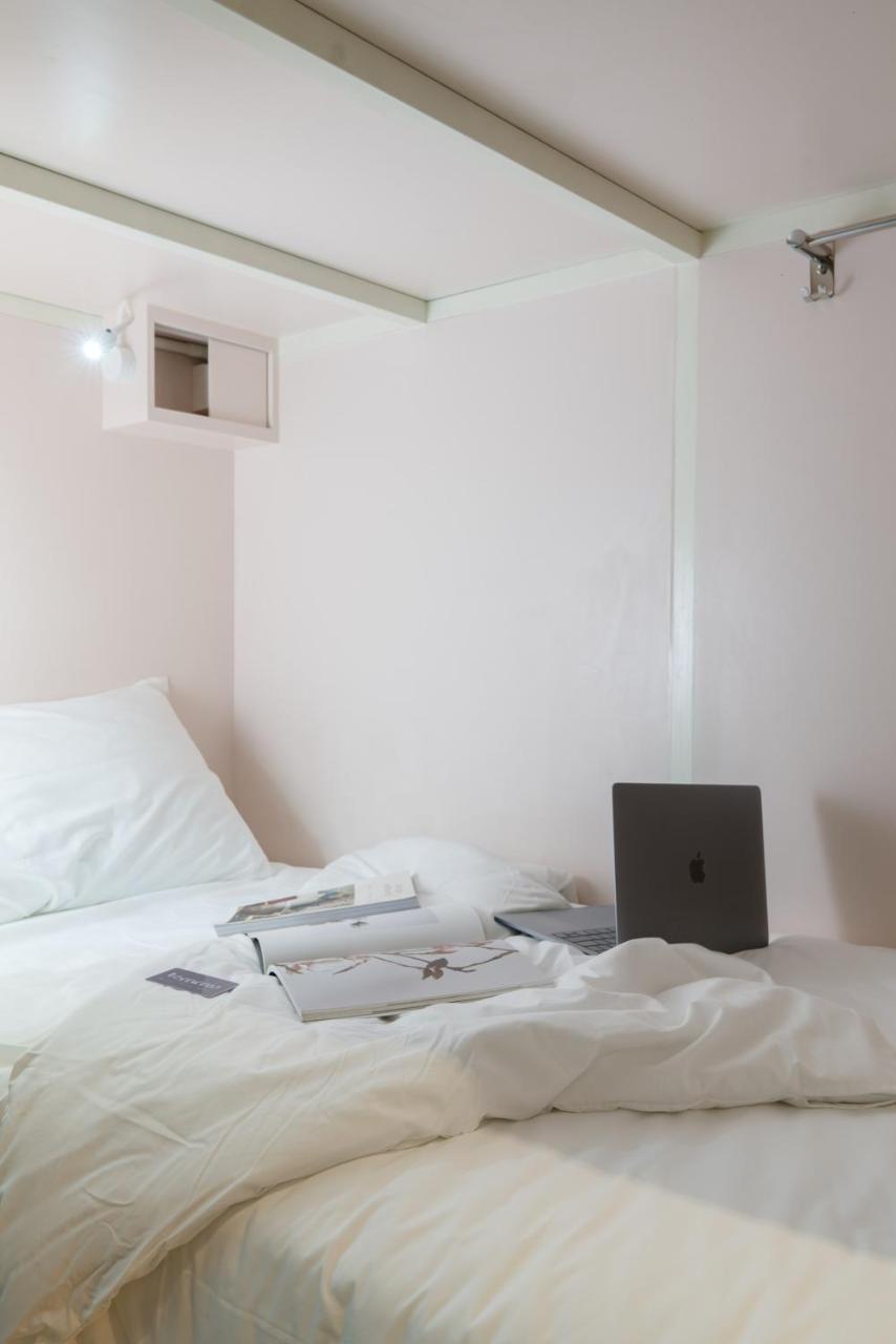 Temmu Co-Living Hostel Bandung Ngoại thất bức ảnh